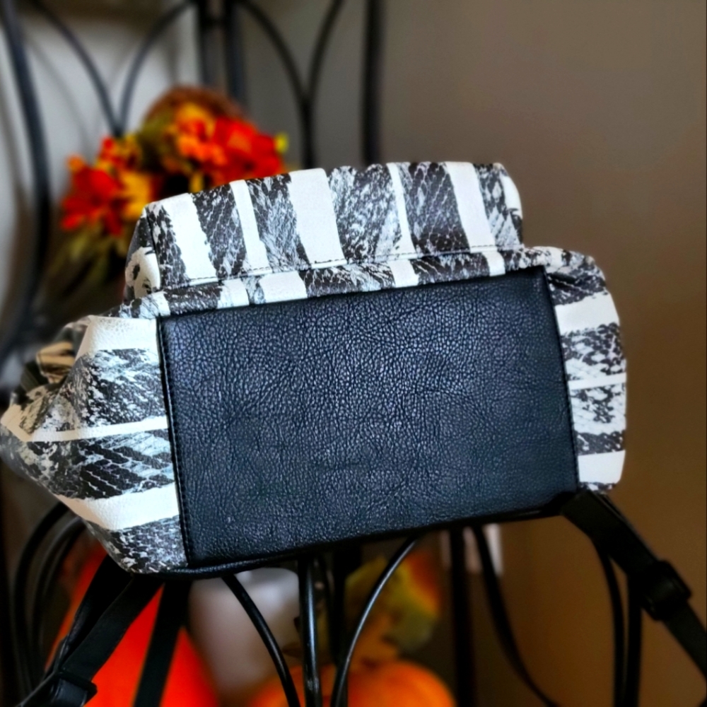 Calvin Klein Jeans Collection Fall 2018  Backpack - Picture 14 of 16